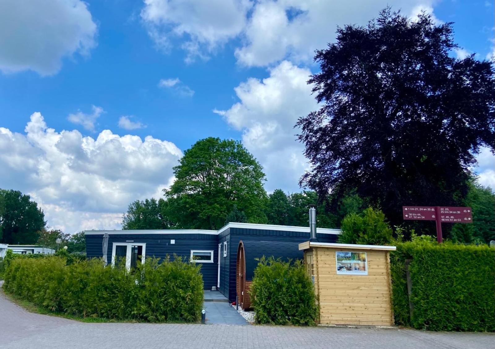 Veluwe Vakanties Chalets With Private Barrel Sauna - With Pool Bar And Restaurant Facilities In The Veluwe National Park Putten Esterno foto